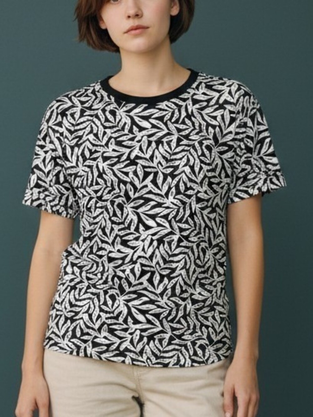 Croft & Barrow Black & White Leaf Print Top Size Small